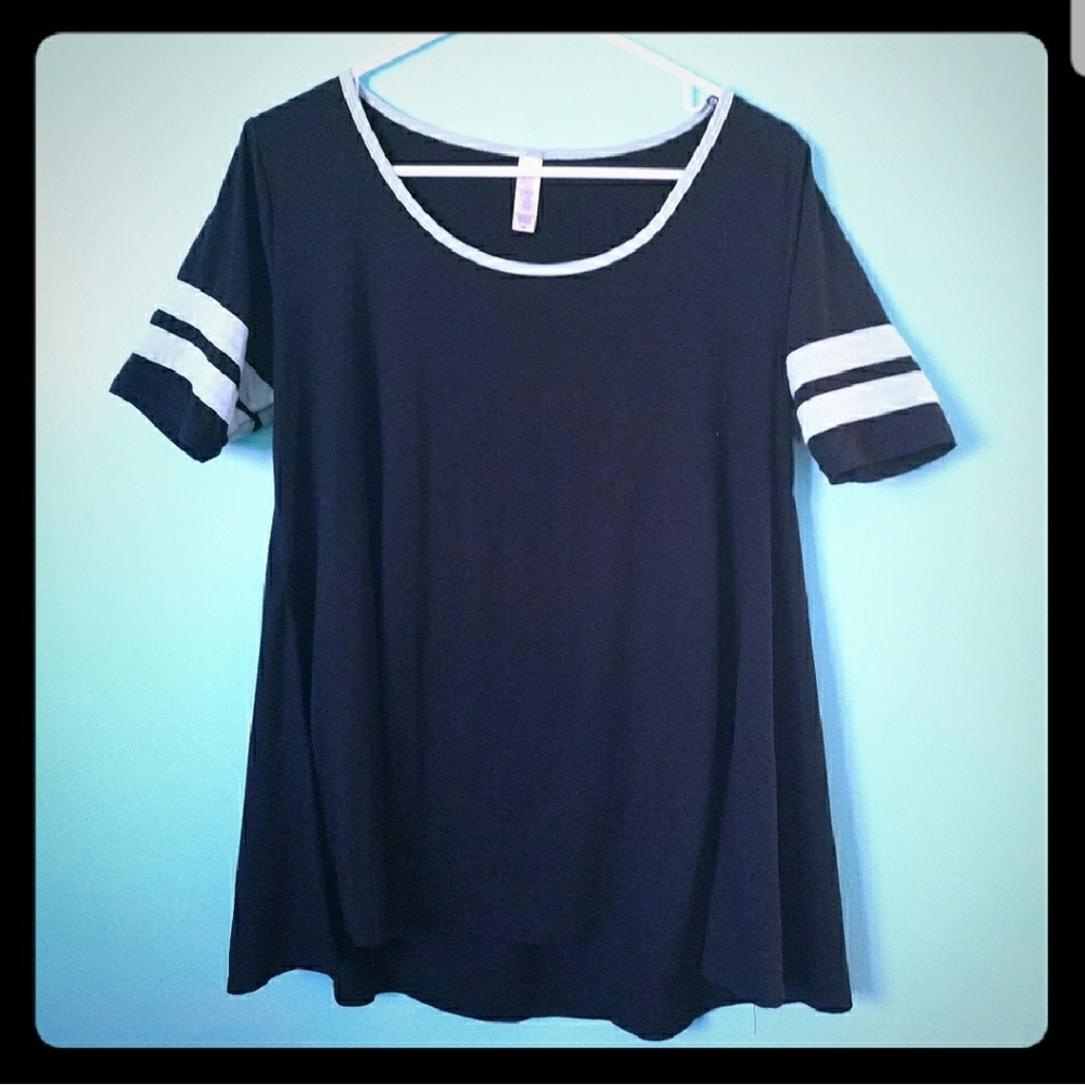 Flowy Black Top